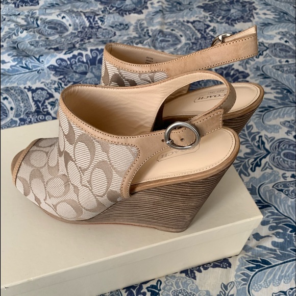 New Coach Signature Janet wedges shoes 10 - Picture 3 of 6
